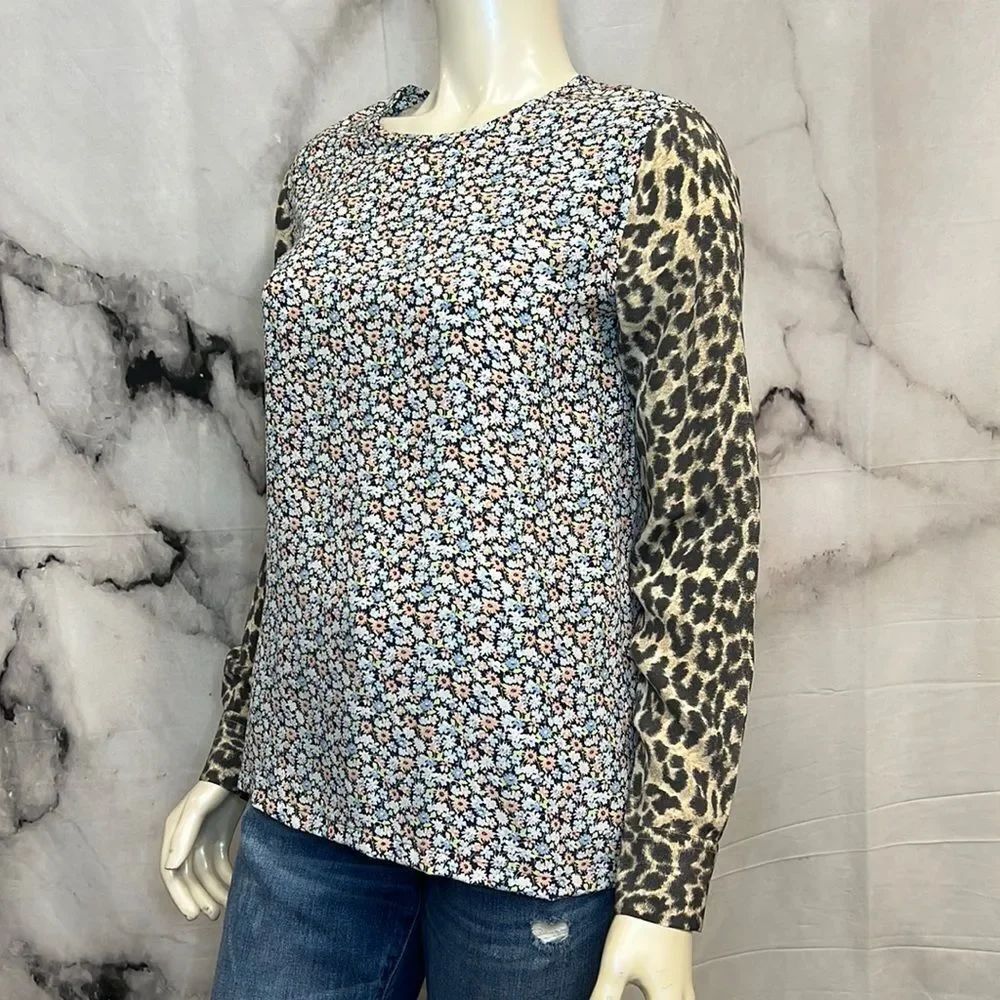 *Equipment Blue pink green small floral with cheetah problem sleeved